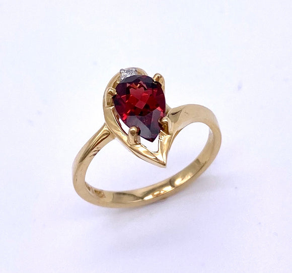 Pear Shaped Garnet Ring C3905160