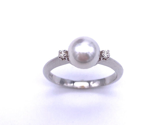 White Pearl and Diamond Ring C333PR621